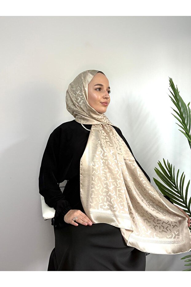 شال جاكار لامع بنمط هندسي باللون البيج - 5