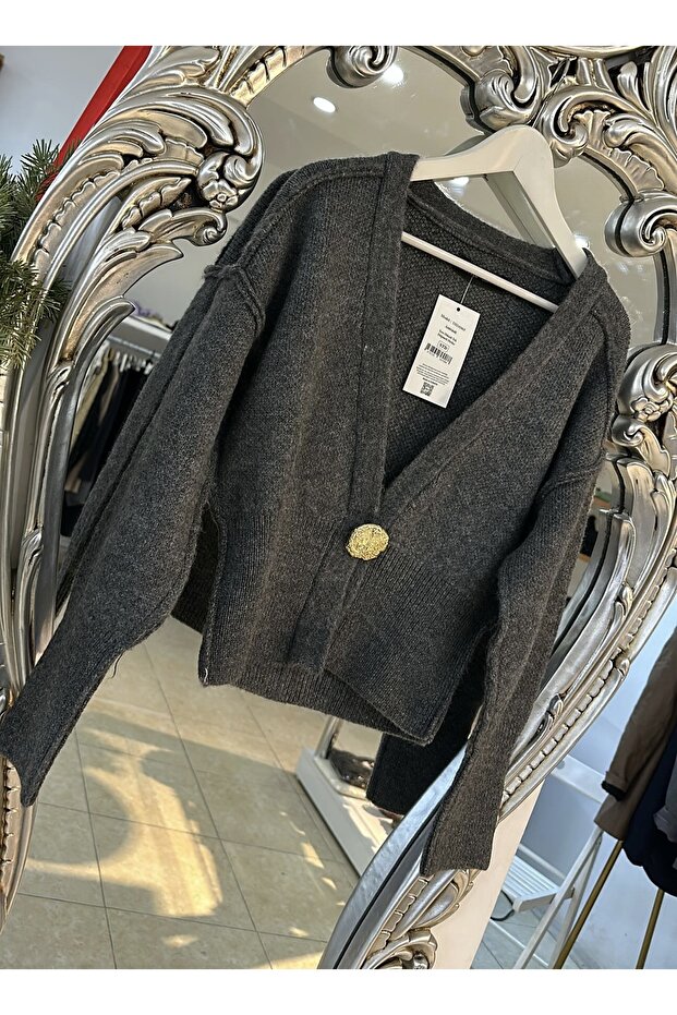 Gold düğmeli triko hırka - 2