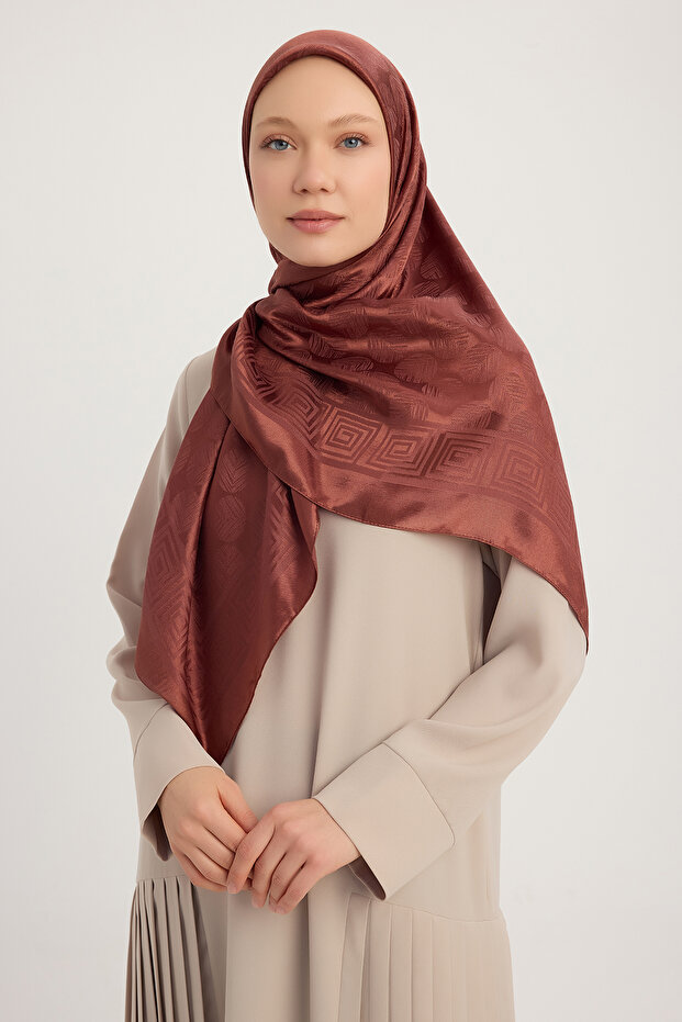 وشاح جاكار لامع من الساتان A1111 مقاس 110×110 سم - لون البلاط
