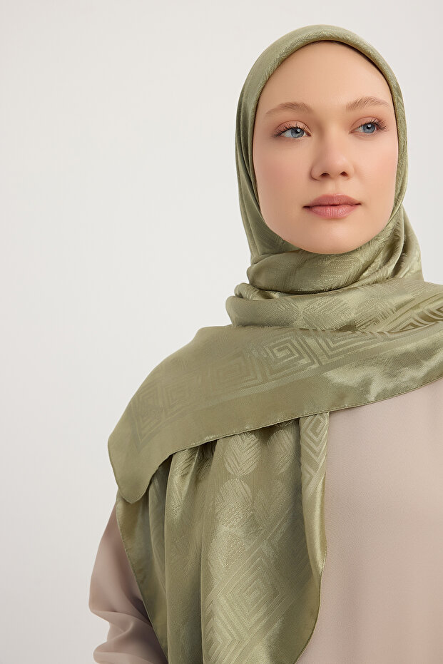 وشاح جاكار لامع من الساتان A1111 مقاس 110×110 سم - أخضر