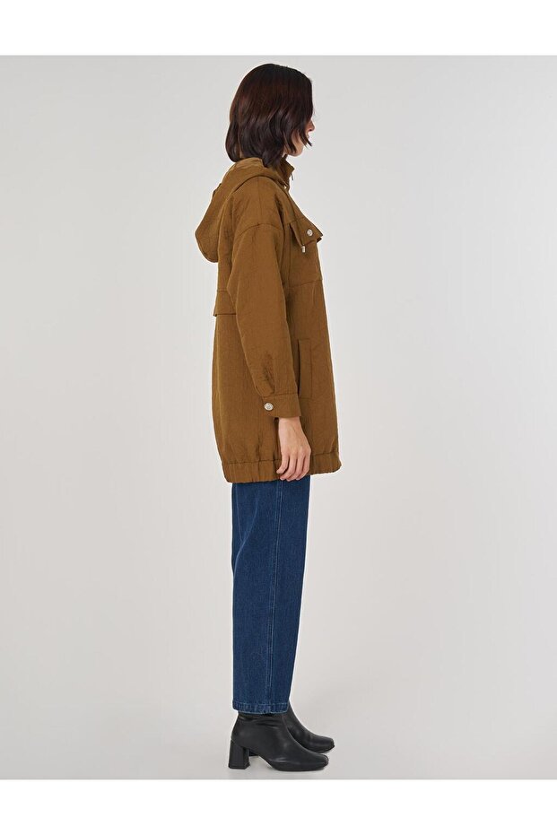 قبعة مبطنة بأزرار لامعة باللون الزيتوني الداكن - 6