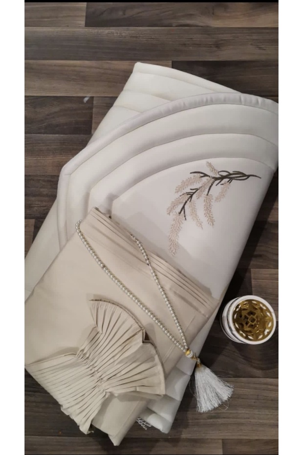 Prayer rug and shawl set