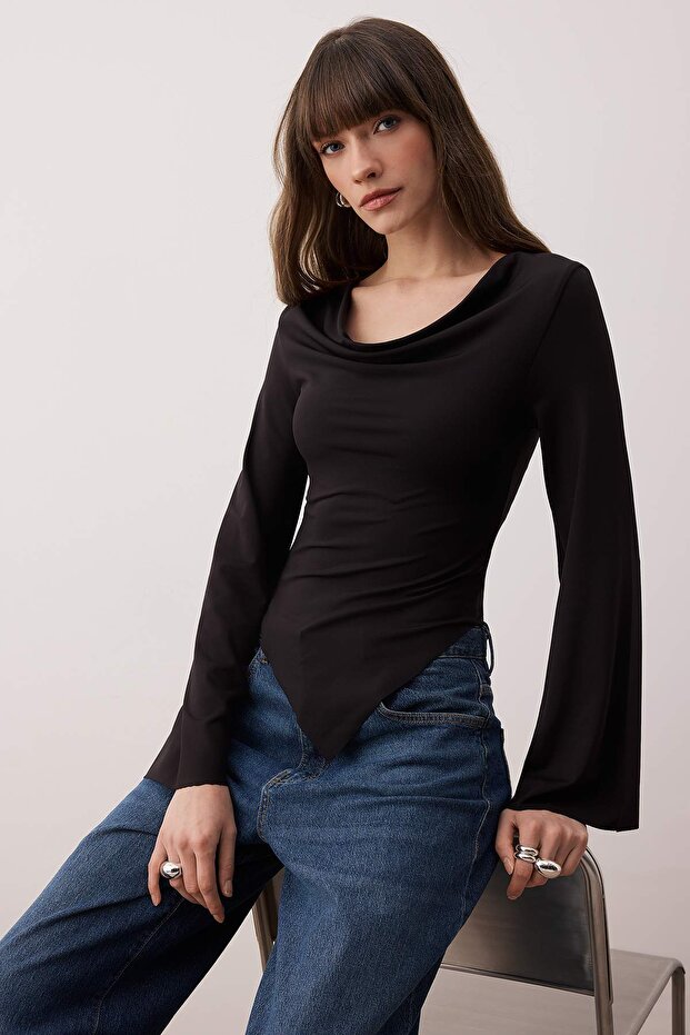 Siyah Degaje Yaka Asimetrik Fitted/Vücuda Oturan Örme Bluz TWOAW26BZ00283 - 2