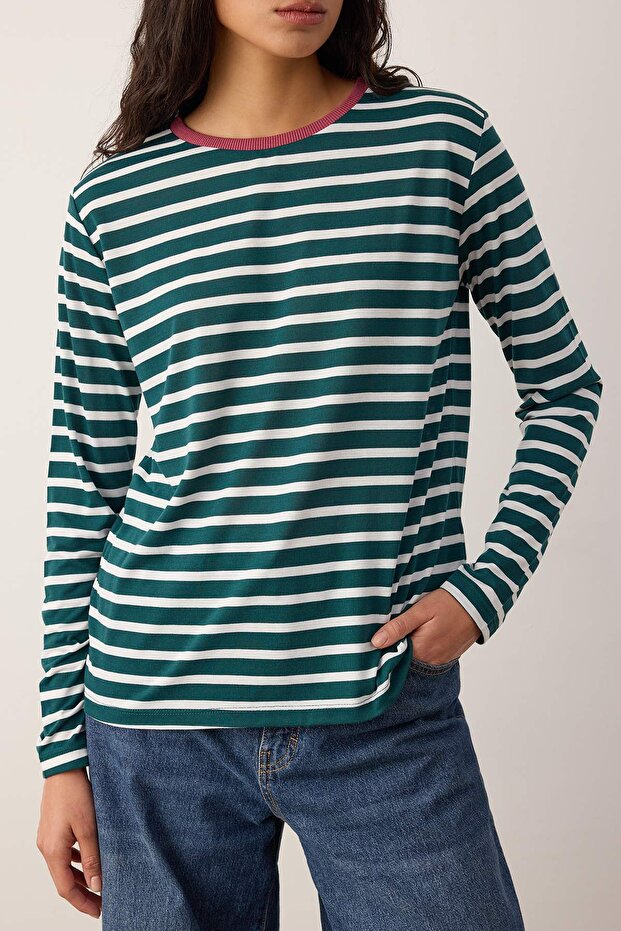 Zümrüt Yeşili-Ekru Çizgili Relaxed Kalıp Bisiklet Yaka Renkli Ribanalı Örme T-Shirt TWOAW23TS00026 - 3