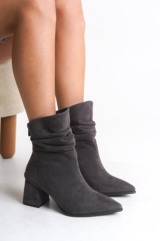 Women's Thick Heeled Pointed Toe Gusseted Suede Back Zipper Boots