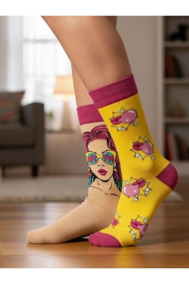 Left and Right Wow Lip Patterned Socket Socks - 1