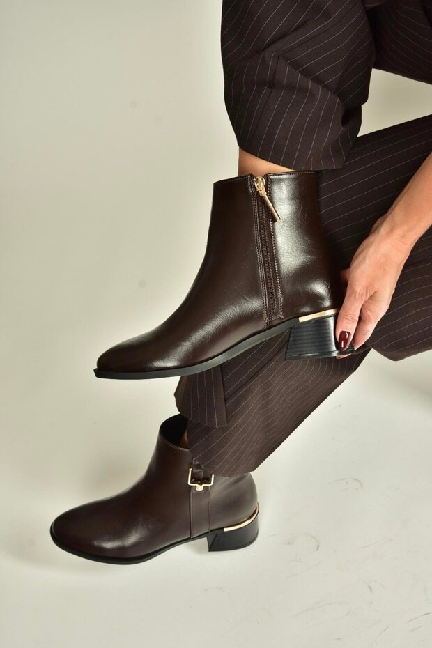 V518978809 Brown Low Heel Women's Boots