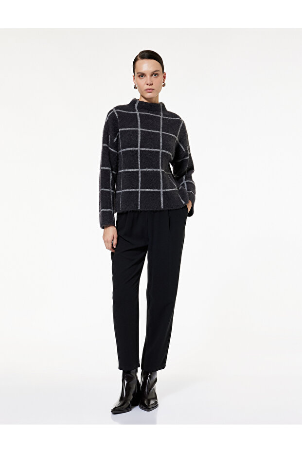 High Waist Metal Accessory Pocket Detail Elastic Waist Carrot Pants