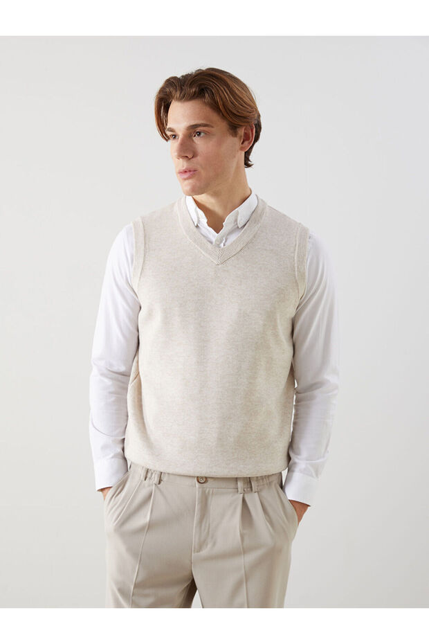 LCWAIKIKI Classic Standard Fit V-Neck Men's Knitwear Sweater