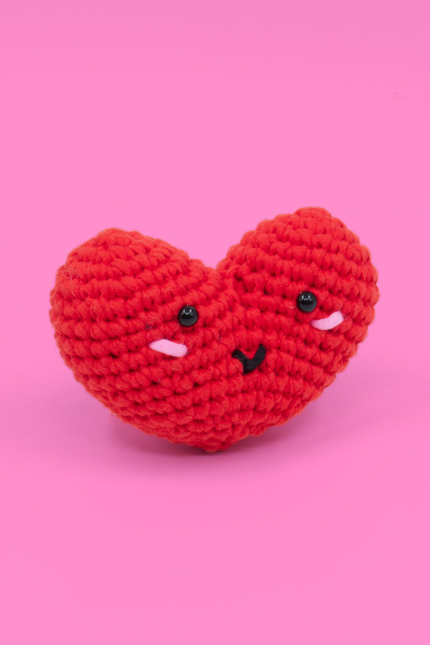 selfiko Caniko Örgü Öğrenme Kiti | Yeni Başlayanlar Için Videolu Tığ Işi Amigurumi Kalp Örgü Seti