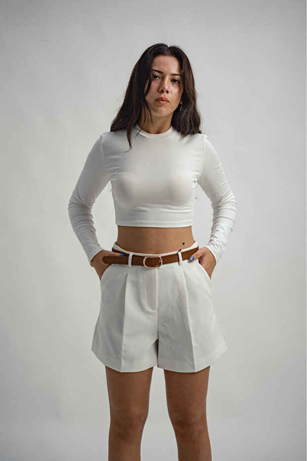 Beyaz kemerli şort - 1