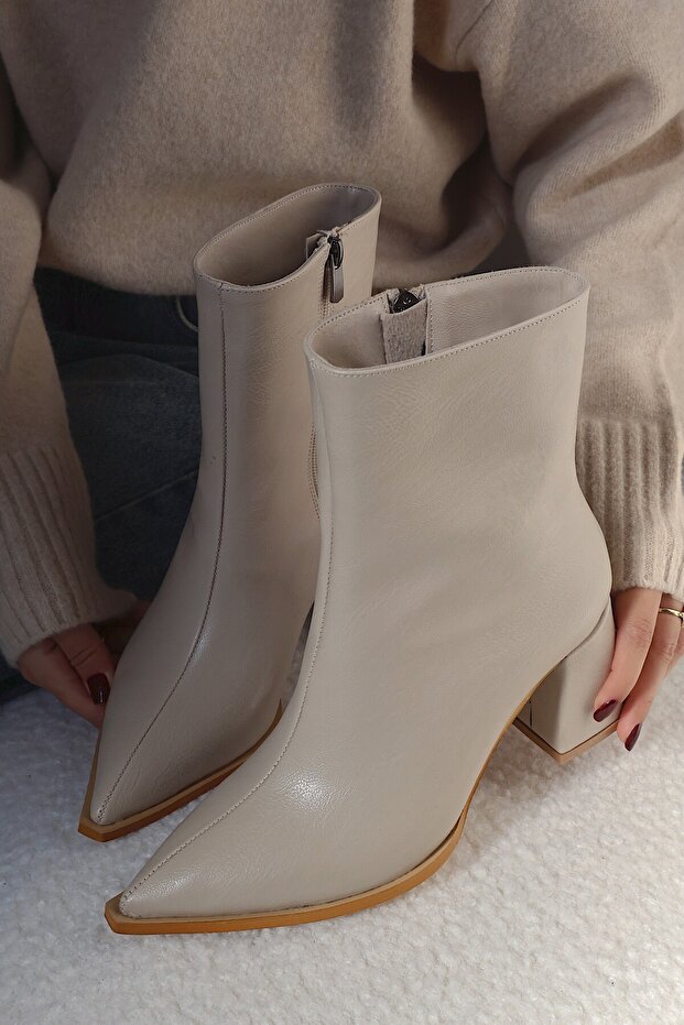 Masculine Women's Heeled Boots Pointed Toe Zippered Thick Heel