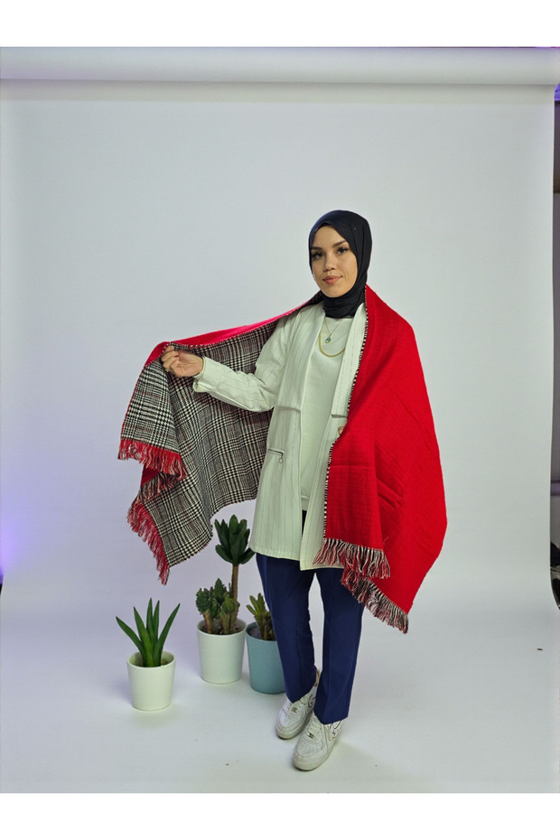 وشاح كتف نسائي ذو وجهين بنقشة مربعات وألوان سادة