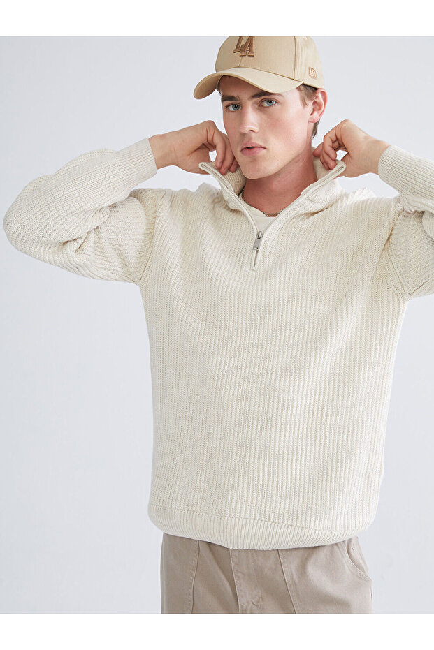 Beige Zippered Stand Collar Men's Knitwear Sweater