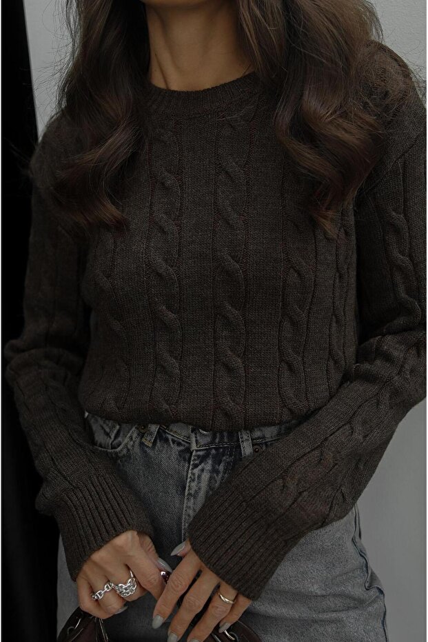 Bitterbrauner Strickpullover mit Zopfmuster - 5
