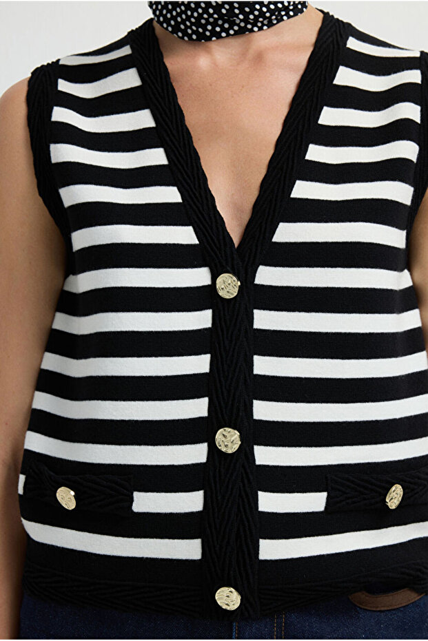 Düğmeli Triko Yelek - 2