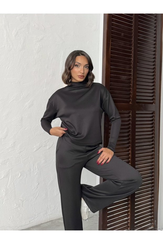 Soft Modal Feel, Stand-Up Collar and Draped Sweatshirt