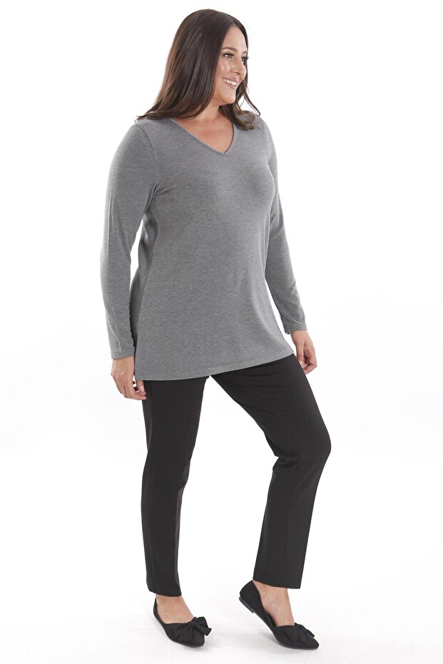 بلوزة Trend42plus مقاس كبير بفتحة رقبة على شكل حرف V شق بلوزة أساسية باللون الأنثراسيت - 4
