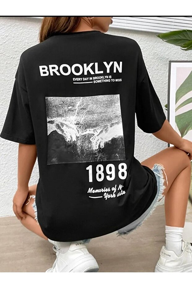 Oversize Unisex T-shirt with Brooklyn print on the back