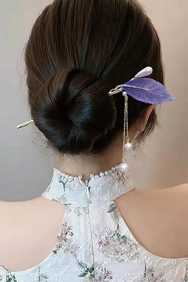 Gold Color Leaf Figured Pearl Detailed Bun Hairpin