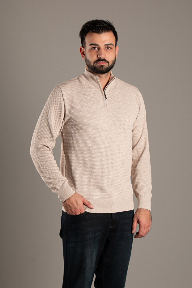 Men's Beige Textured Mock Neck Zipper Knitwear
