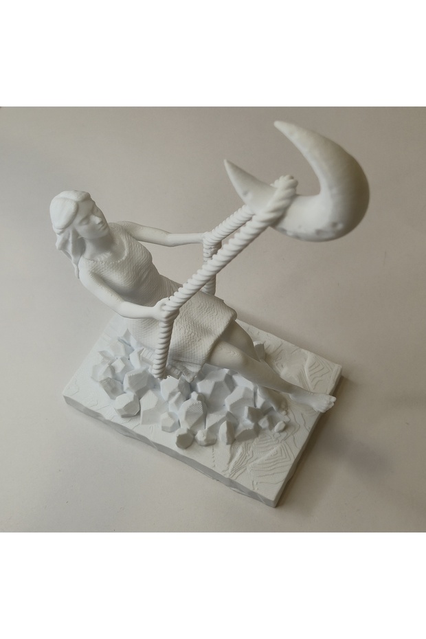 Ayda Sallanan Kadın Figürü - 4