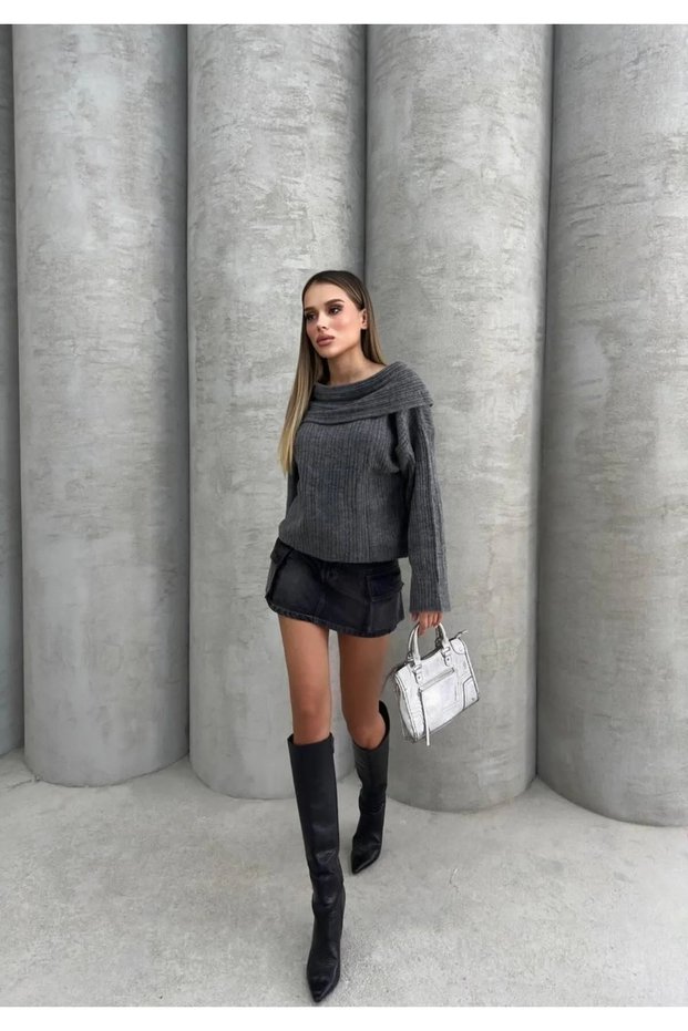 Women's Gray Wide Neckline Off-The-Shoulder Corded Fabric Long Sleeve Off-Shoulder Loose Winter Knitwear Sweater