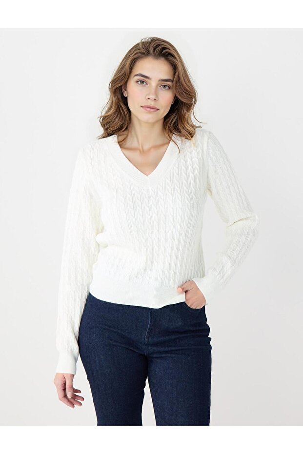 Ekru V Yaka Saç Örgü Desenli Triko Kazak - 1