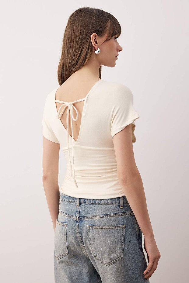 Ekru Fitted/Vücuda Oturan Büzgü/Drape Detaylı Örme Bluz TWOSS25BZ00605 - 6