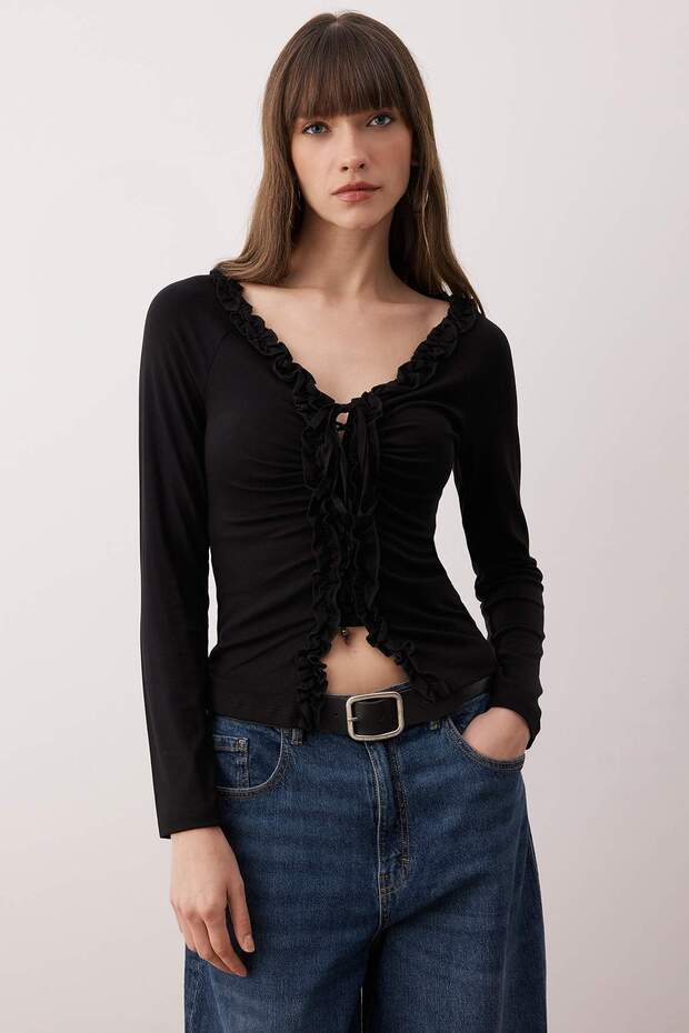 Siyah Fitted/Vücuda Oturan Büzgü/Fırfır Detaylı Uzun Kollu Esnek Örme Bluz TWOAW26BZ00162