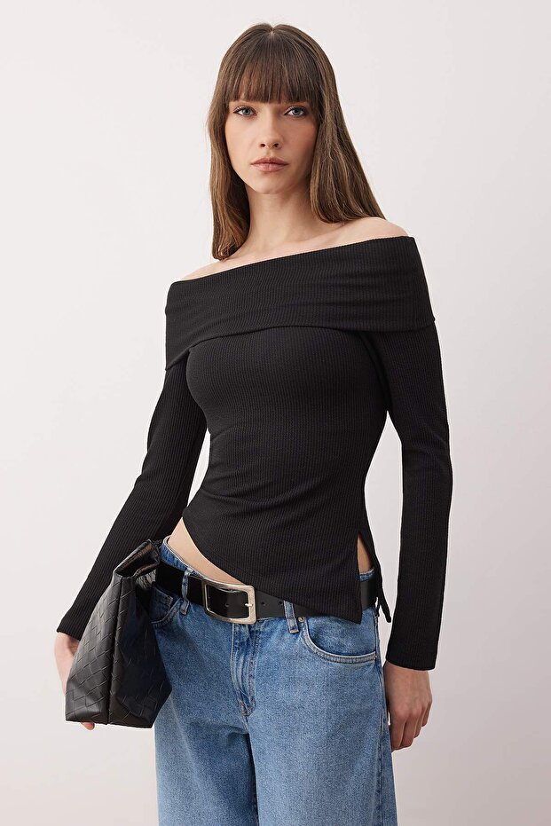 Siyah Carmen Yaka Asimetrik Fitted/Vücuda Oturan Örme Bluz TWOAW26BZ00255 - 1