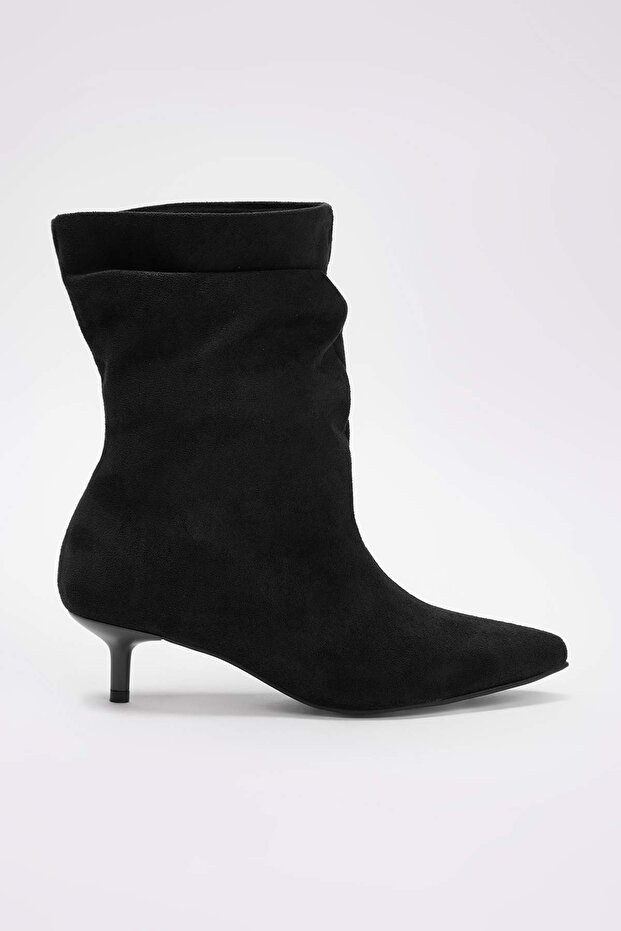 حذاء نسائي من جلد الغزال الأسود بمقدمة مدببة وكعب 4 سم TAKAW26BO00088 - 3