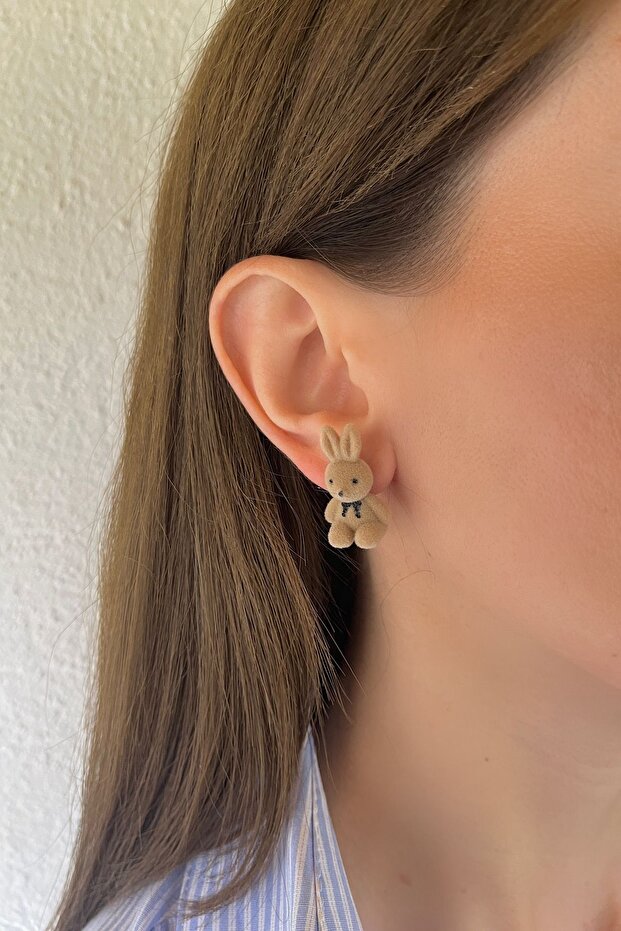 أقراط أرنب قطيفة باللون البيج - 1