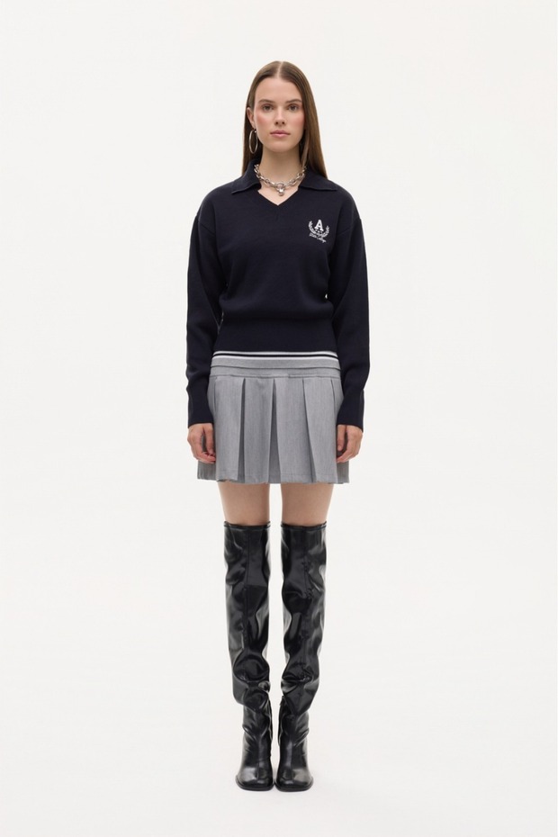 Nakış İşlemeli V Yaka Triko - 2