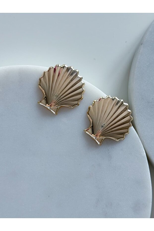 أقراط صغيرة على شكل صدفة بحرية - 1