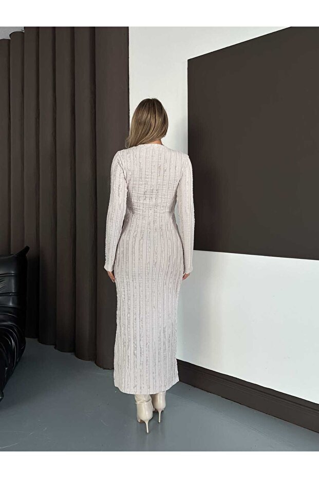 Yırtmaç Detaylı Fırfırlı Bej Elbise - 7