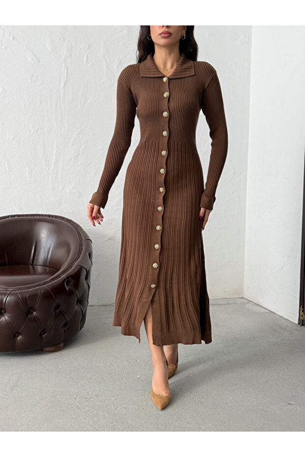 Dámské hnědé stylové dlouhé úpletové košilové šaty na knoflíky - 1