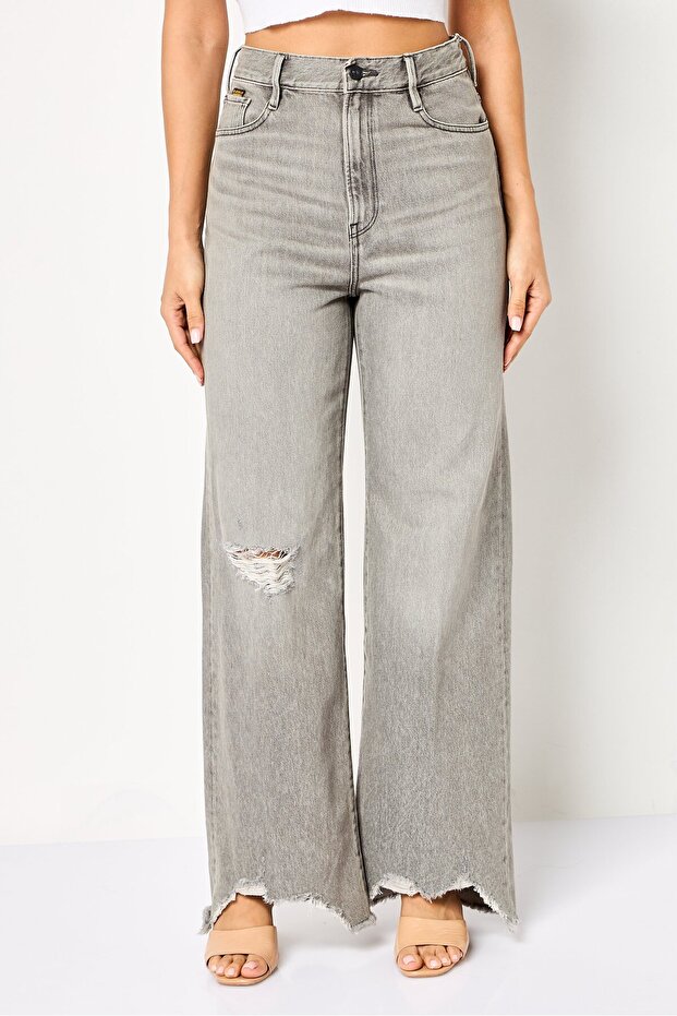 Women Loose Fit Distressed Non Stretchable Denim, Grey