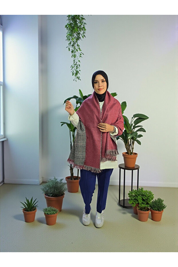 وشاح كتف نسائي ذو وجهين بنقشة مربعات وألوان سادة