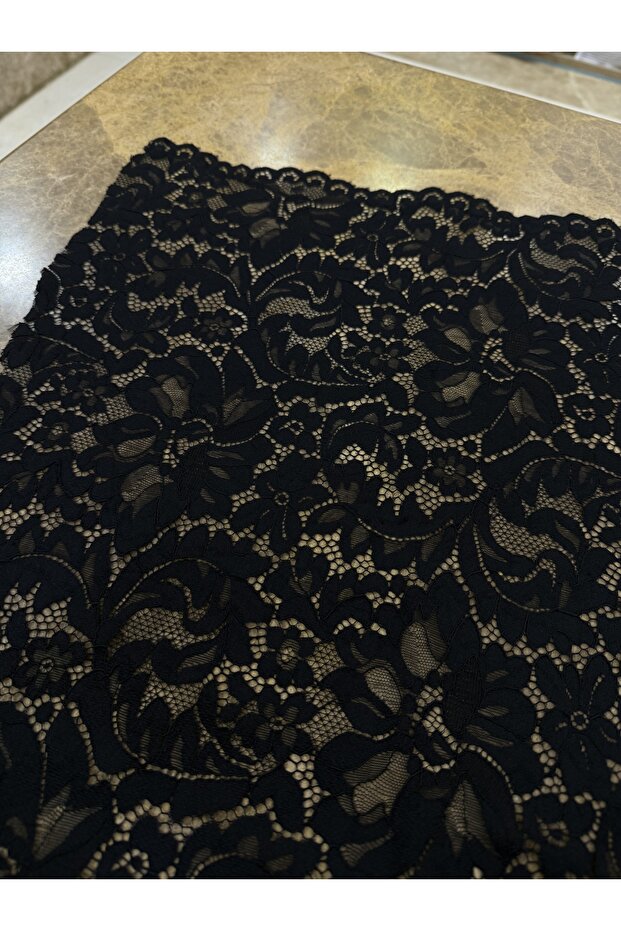 Siyah Çiçek Desenli Klasik Dantel Kumaş – 135 cm Genişlik | Abiyelik – Elbiselik Kumaş - 1