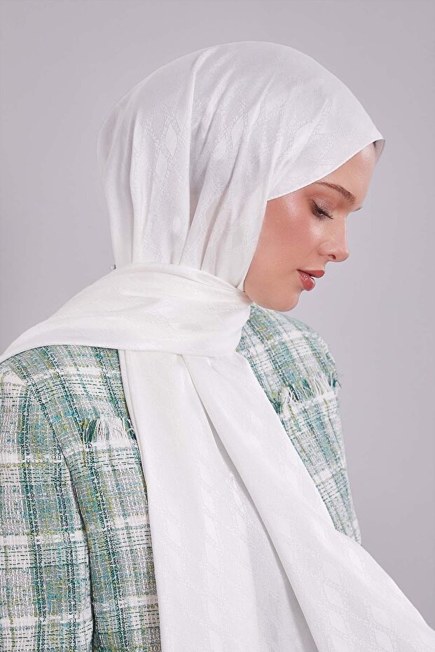 Ecru knit pattern jacquard shawl