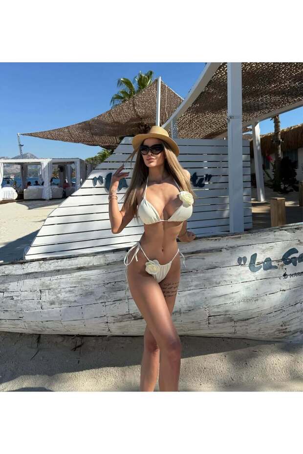 طقم بيكيني صيفي متوهج