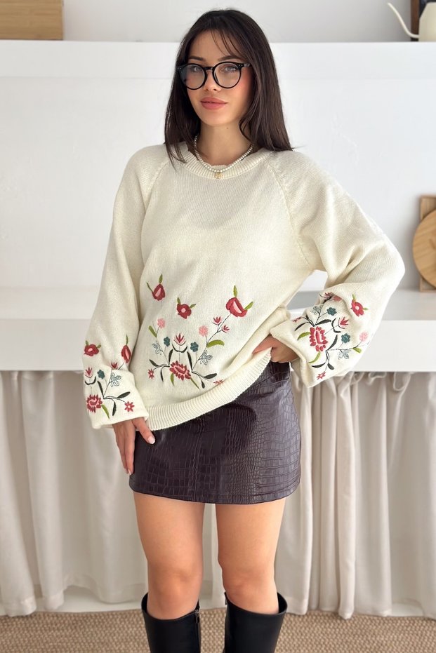 Women's White Floral Embroidered Knit Sweater Standard Size Balloon Sleeve