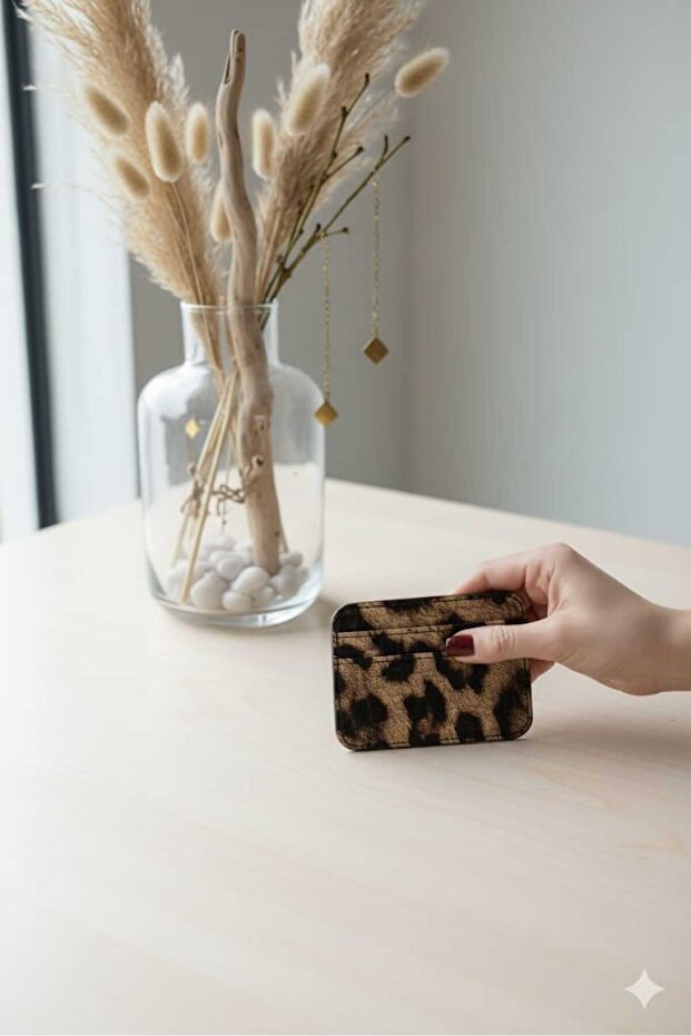 محفظة صغيرة لحمل البطاقات بنمط الفهد اللامع - 5