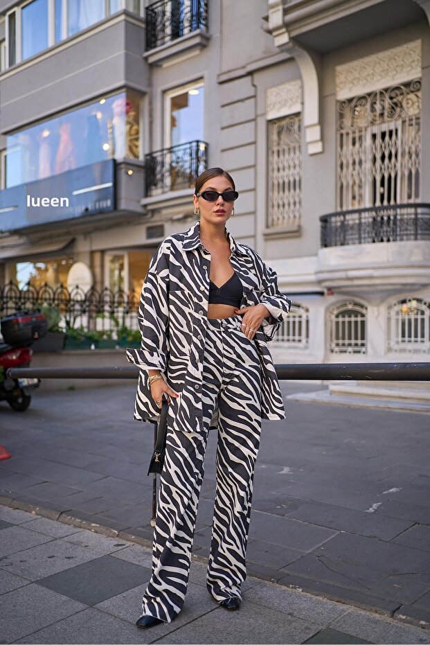 Black-Ecru Cut-Out Wide-Leg Zebra Pattern Jeans