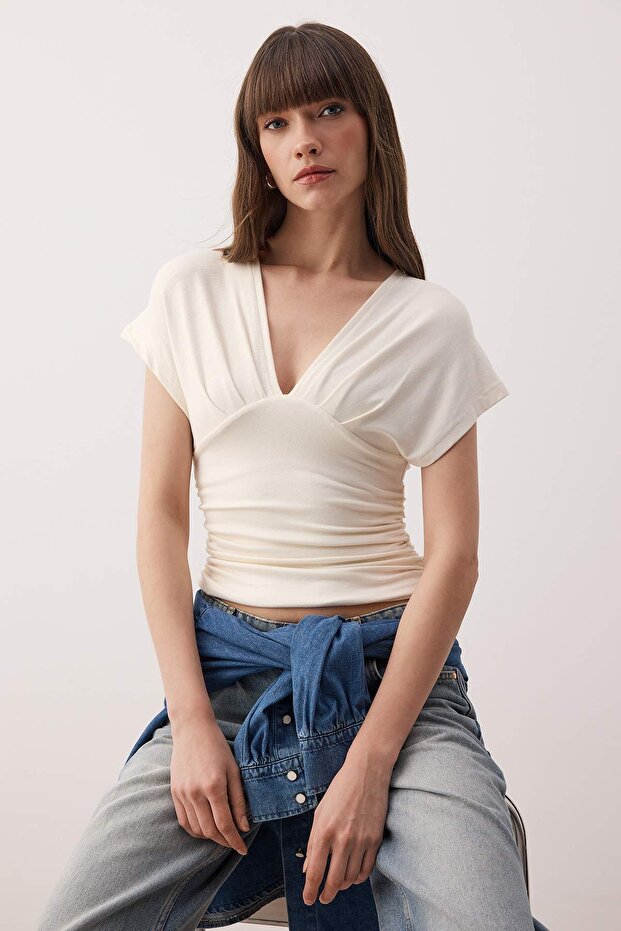 Ekru Fitted/Vücuda Oturan Büzgü/Drape Detaylı Örme Bluz TWOSS25BZ00605 - 3