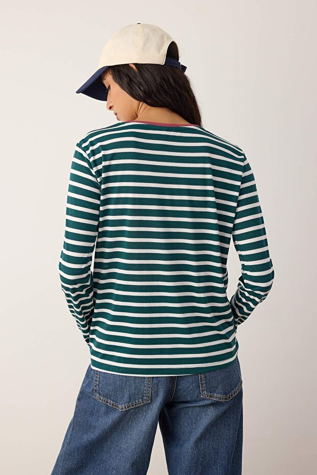 Zümrüt Yeşili-Ekru Çizgili Relaxed Kalıp Bisiklet Yaka Renkli Ribanalı Örme T-Shirt TWOAW23TS00026 - 4
