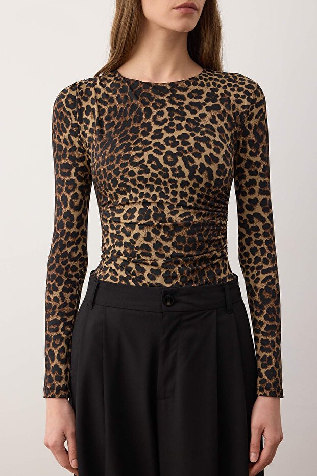 Kahverengi Leopar Baskılı Alttan Çıtçtılı Esnek Örme Body TWOAW26BD00016 - 3