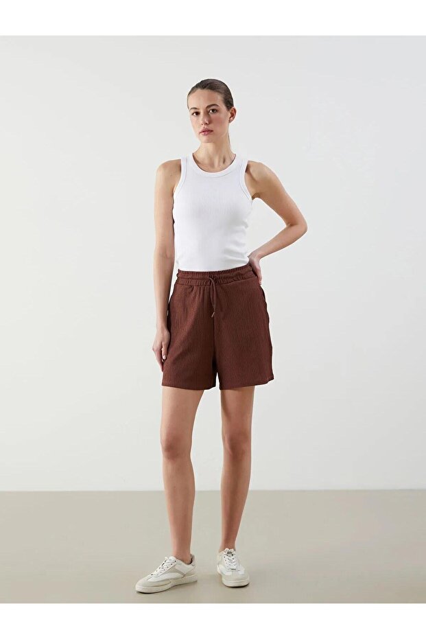 LCWAIKIKI Classic Beli Lastikli Dokulu Kadın Şort - 1