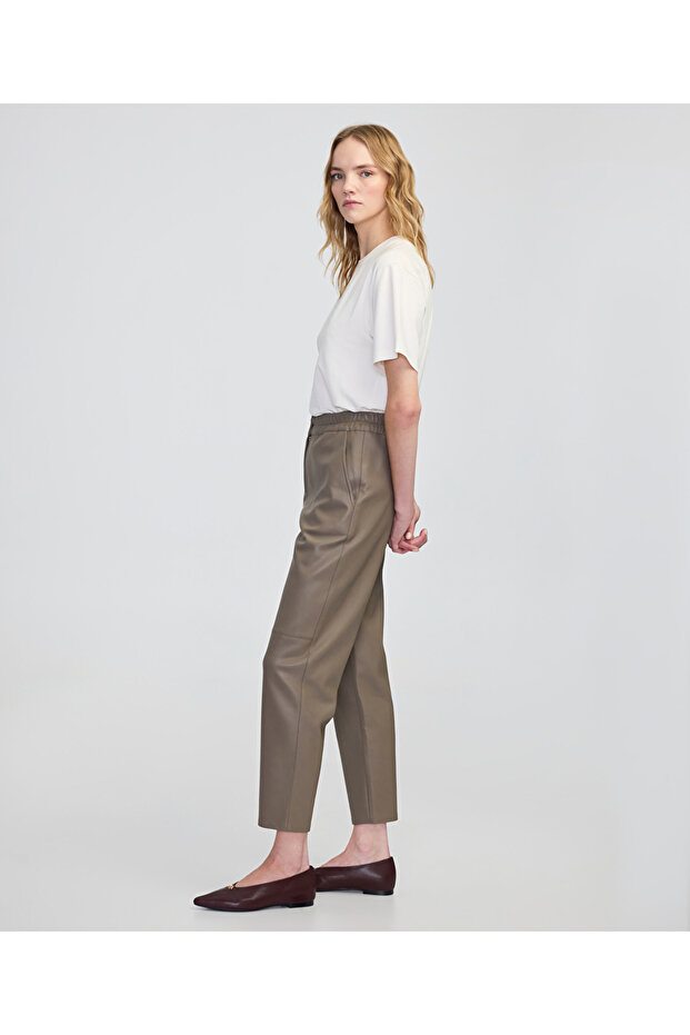 Deri görünümlü elastik bel pantolon - 2